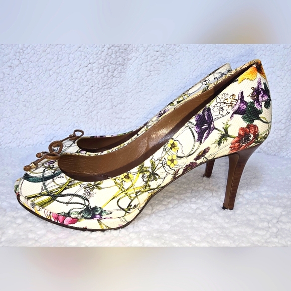 Gucci Canvas Flora White Multicolor Peep Toe Pumps - Picture 3 of 12